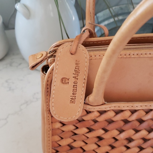 Etienne Aigner Tan leather purse With Woven Design - Picture 2 of 13